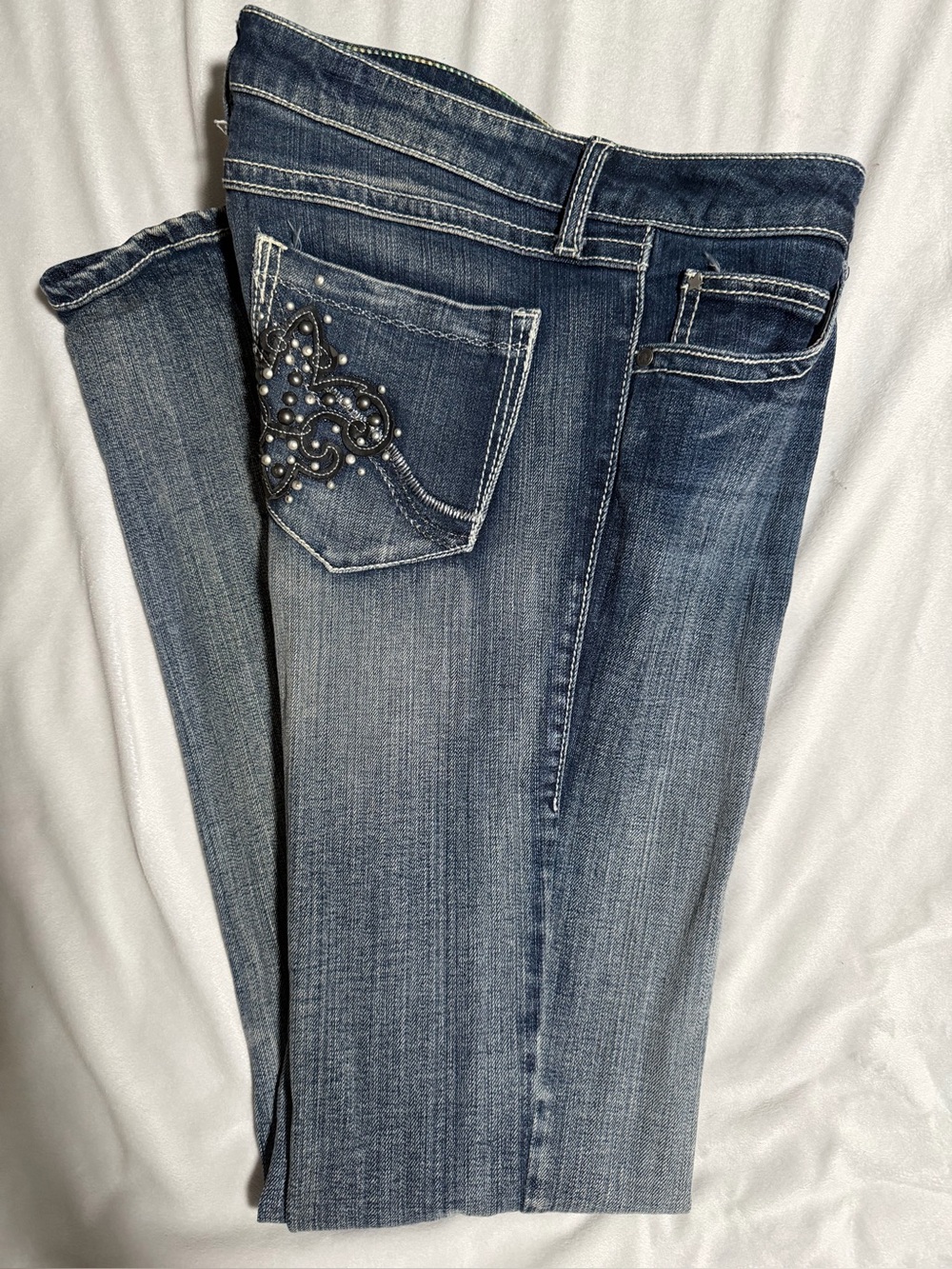 Wrangler Rock Revival Women's Medium Blue Bootcut Jeans with Embellished Pocket
